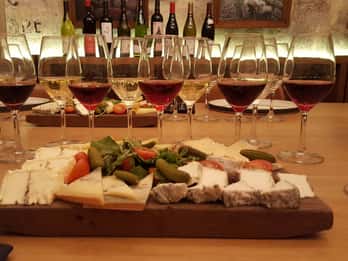 Paris: Die ultimative Wein- und Käseprobe Paris: Die ultimative Wein- und Käseprobe