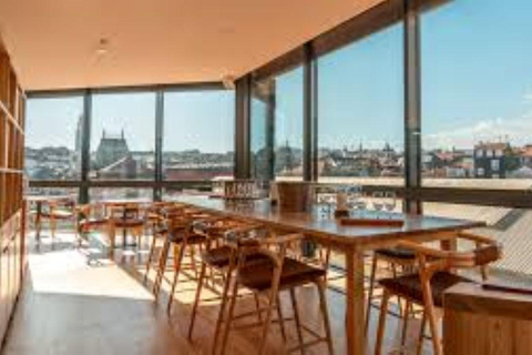 Porto: A la carte lunch + Douro River cruise Porto: À la carte lunch + Douro River cruise