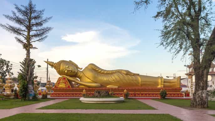 vientiane private ganztägige sightseeing und sonnenuntergangstour