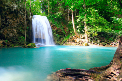 Luang Prabang: visite privée d'un village et des chutes de Kuang Si