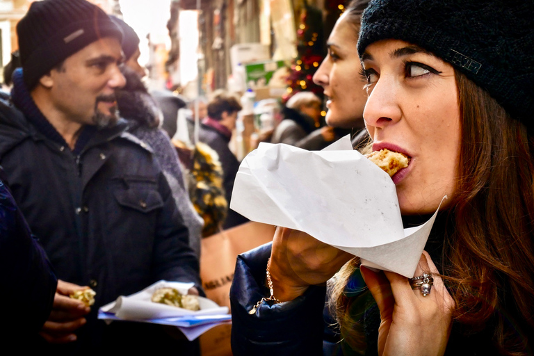 Naples: visite gastronomique secrète avec un guide localVisite de groupe partagée