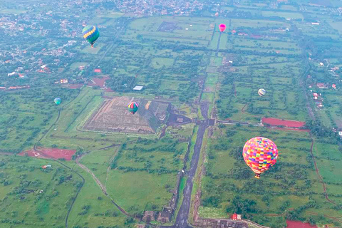 Teotihuacan: Voo de balão de ar quente Balões do céuTeotihuacan: Voo de balão de ar quente pela Sky Balloons