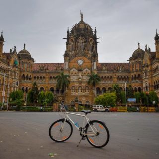 Mumbai: Morning Marine Drive Bicycle Tour with Breakfast