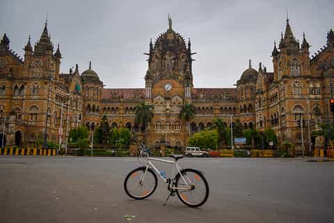 Mumbai: Morning Marine Drive Bicycle Tour with Breakfast