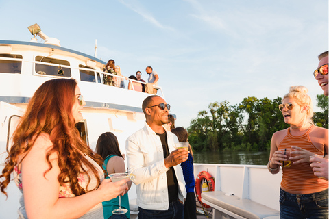 Sacramento: Cruzeiro pelo rio Rock The YachtSacramento: Rock The Yacht River Cruise