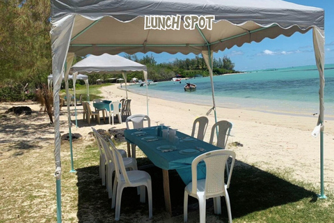 Mauritius: prywatna wycieczka motorówką po 5 wyspach z grillemMauritius: prywatna wycieczka motorówką na 5 wysp z grillem