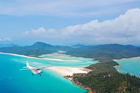 From Airlie Beach: 1-Hour Whitsunday Islands Scenic Flight