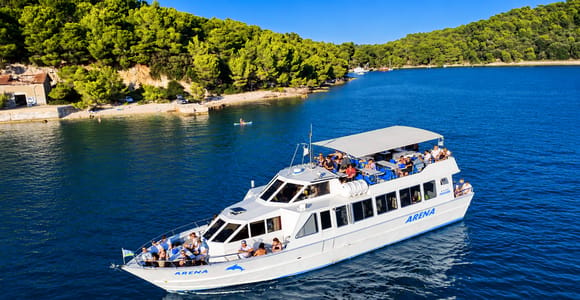Pula: Brijuni-Delfin-Sonnenuntergangsfahrt mit Abendessen und Getränken
