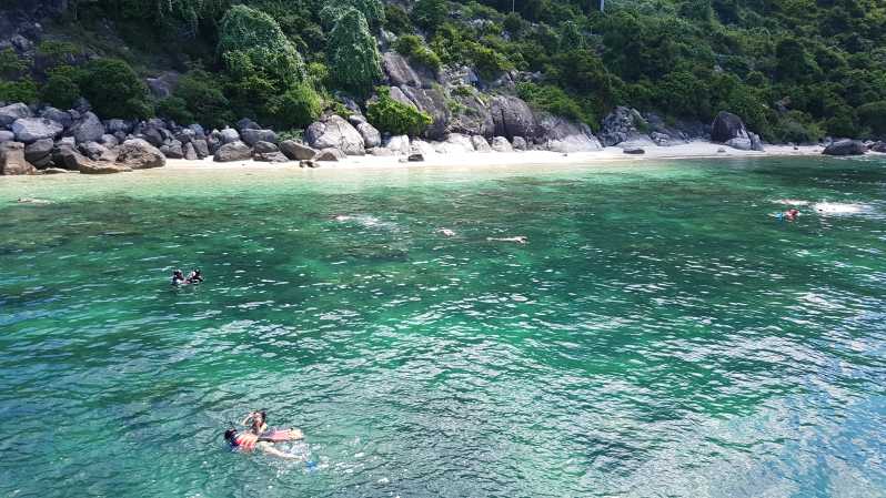 Cham Island: Snorkeling Tour