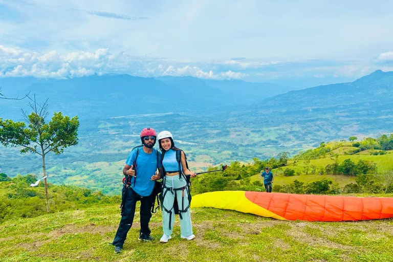 Medellín : aventure sauvage dans les Andes – randonnée, vol et détenteMedellin : aventure sauvage dans les Andes – équitation, vol et détente