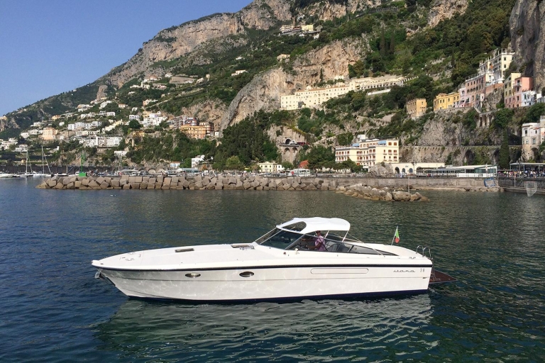 Salerne-côte amalfitaine : excursion en bateau privéExcursion en bateau à pont ouvert