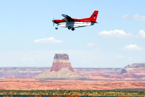Moab: Monument Valley & Canyonlands Airplane Combo Tour