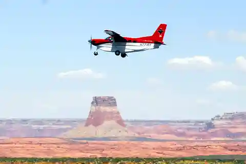 Moab: Monument Valley & Canyonlands Airplane Combo Tour