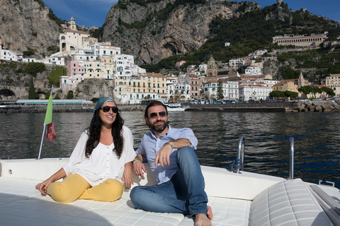 Salerne-côte amalfitaine : excursion en bateau privéExcursion en hors-bord de luxe