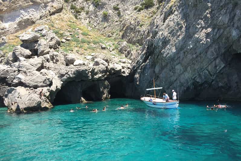 Von Sorrent nach Capri und Positano Private Bootstour GetYourGuide