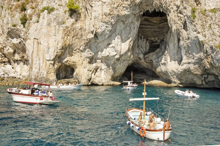 Capri privérondvaart van een hele dag vanuit SorrentoCapri-dagtour met luxe speedboot vanuit Sorrento