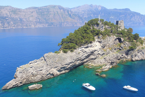 Desde Capri: tour en barco por la costa de AmalfiDesde Capri: costa de Amalfi en lancha rápida de lujo