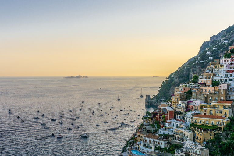 Desde Amalfi: crucero privado al atardecer por la costa de AmalfiCrucero al atardecer por la costa de Amalfi en lancha motora de lujo