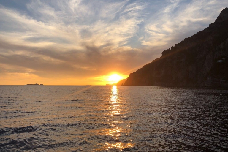 Desde Amalfi: crucero privado al atardecer por la costa de AmalfiCrucero al atardecer por la costa de Amalfi en lancha motora de lujo