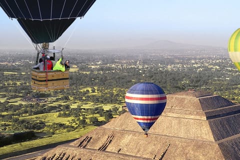 Da Città del Messico: mongolfiera e tour a piedi di Teotihuacan