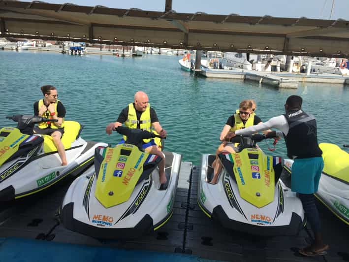 Dubái aventura en moto acuática de 30 minutos GetYourGuide
