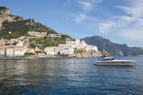 Vanuit Positano: privéboottocht naar Capri of AmalfiVanuit Positano: met luxe speedboot naar Capri of Amalfi