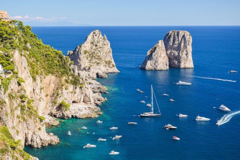 Da Amalfi: gita di un giorno a Capri in barca privata con bevande