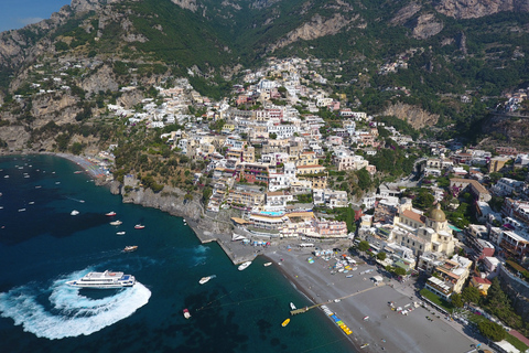 De Amalfi: Viagem de um dia para Capri em um barco particular com bebidasTour Privado em Barco de Convés Aberto