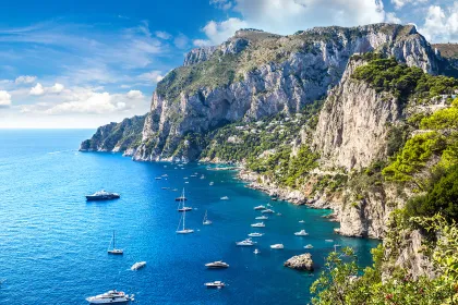 Capri und Positano: Ganztägige private Bootsfahrt