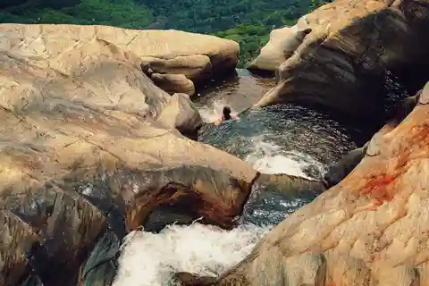 Au départ d'Ella : visite d'une jounée des chutes de Diyaluma avec déjeuner