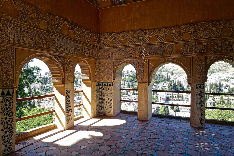 Alhambra's tuinen: Generalife, Partal, Alcazaba en Carlos VRondleiding in het Spaans