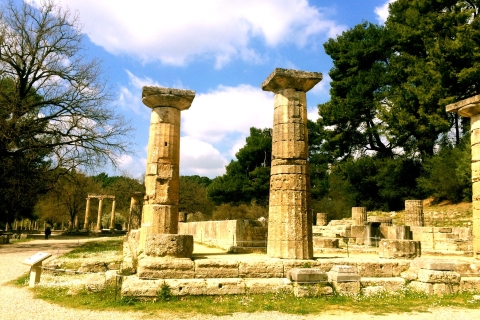 Desde Atenas: tour privado de día completo por la antigua OlimpiaOpción estándar