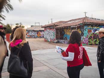 Lonely Planet-Erlebnisse: Vintage Vegas Arts District Tour Lonely Planet-Erlebnisse: Vintage Vegas Arts District Tour