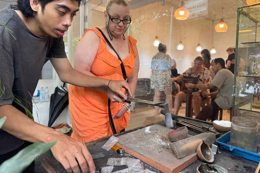 Kuta Bali Schmuckherstellungskurs, mit 7 Gramm reinem Silber. Foto: GetYourGuide