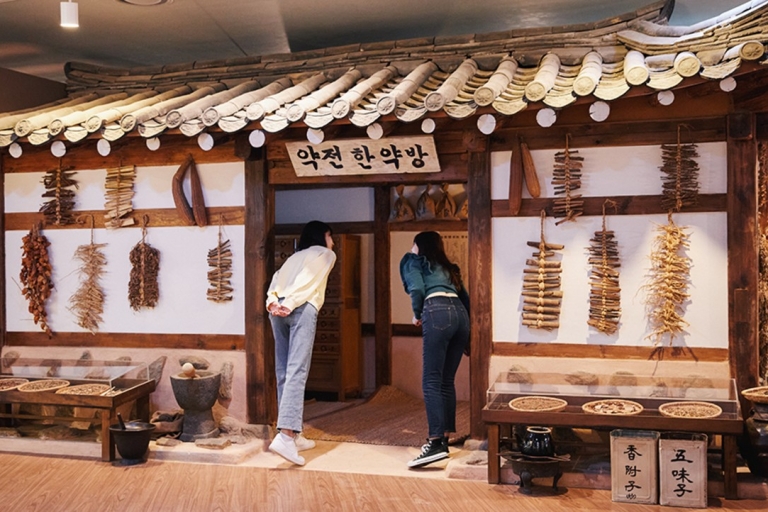 Séoul : Visite d'une demi-journée sur la médecine orientale et la guérisonSéoul : Médecine orientale, visite guidée des massages et plus grand marché