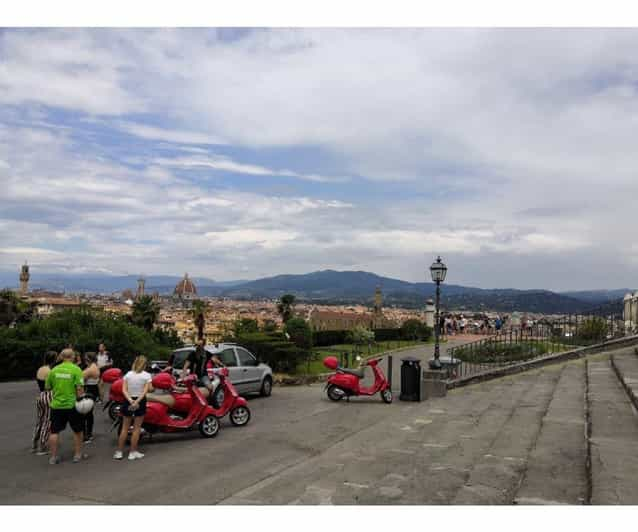 Florence: 24-Hour Noleggio Vespa, Scooter & Moped