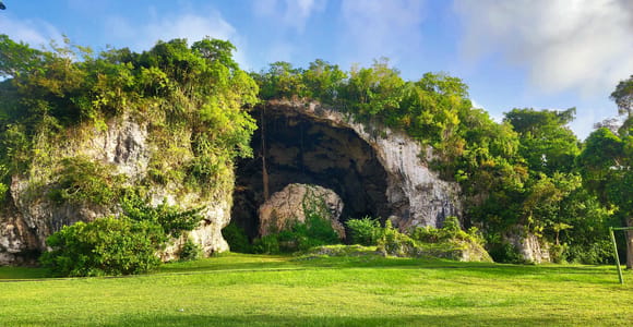 San Juan: Guided City Tour with Cave Stop