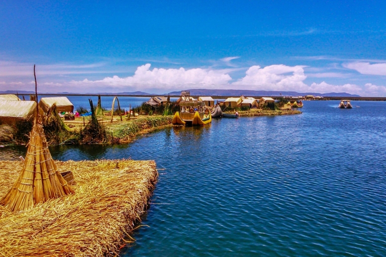 Vanuit Puno: dagtocht naar de Uroseilanden en TaquileAll-inclusive dagtocht per gewone boot