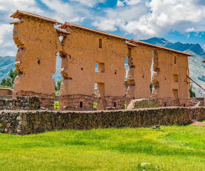 Full–Day Sightseeing Bus Tour between Cusco and Puno