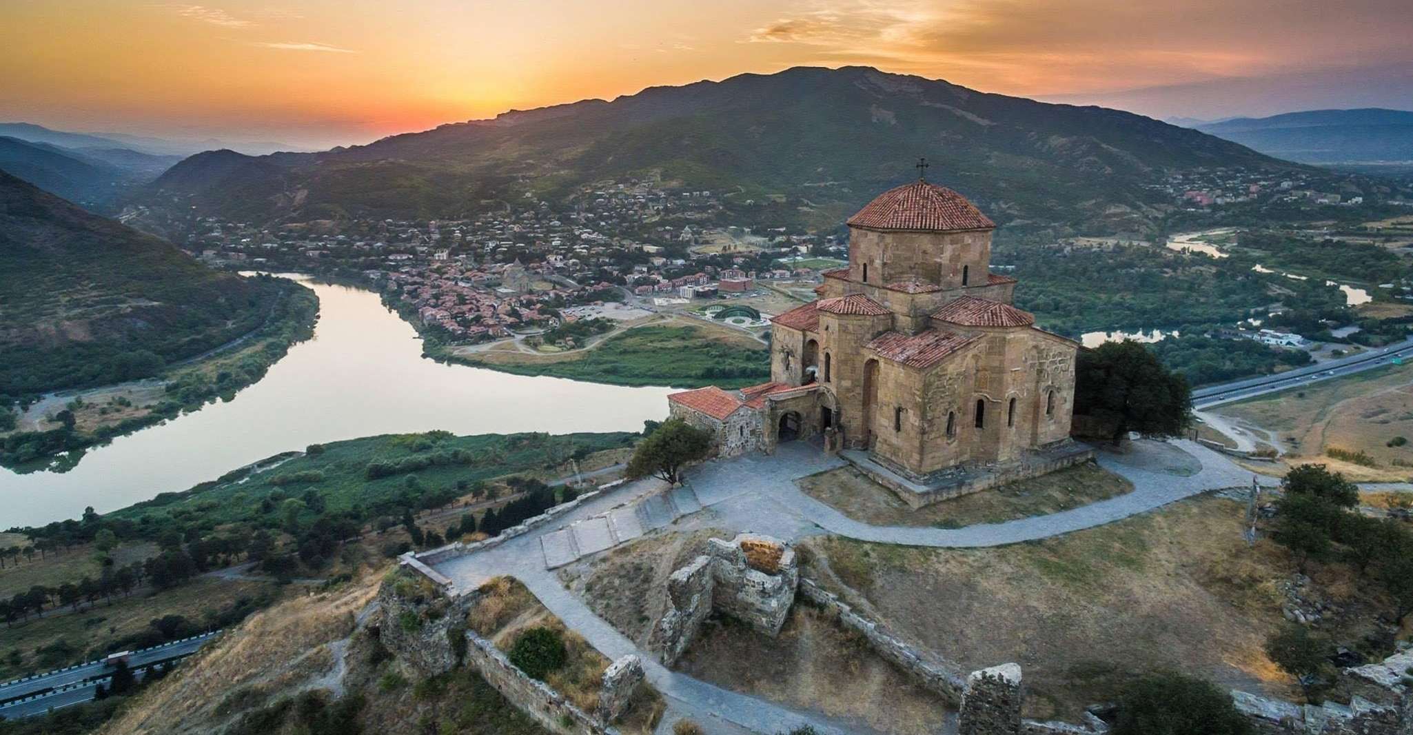 Von Tiflis, Mzcheta, Gori, Uplistsikhe und Borjomi Tour - Hizvo
