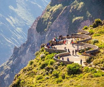 De Arequipa: Excursão de 2 dias ao Cânion do Colca com transfer para Puno