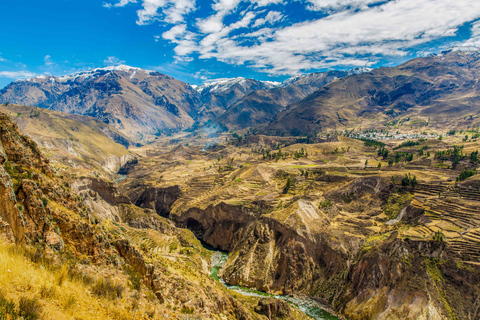 Vanuit Arequipa: 2-daagse tour naar de ColcakloofAlleen de tour naar de Colcakloof