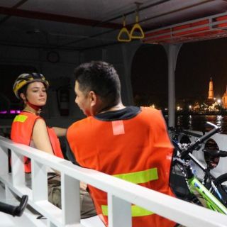 Bangkok: Night Bike Ride and Dinner at a Local Restaurant