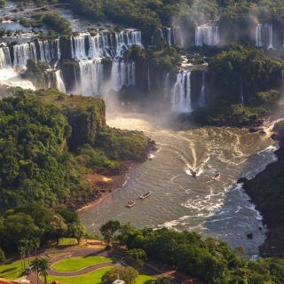 Puerto Iguazu: Iguazu Falls Boat Tour and Gran Aventura