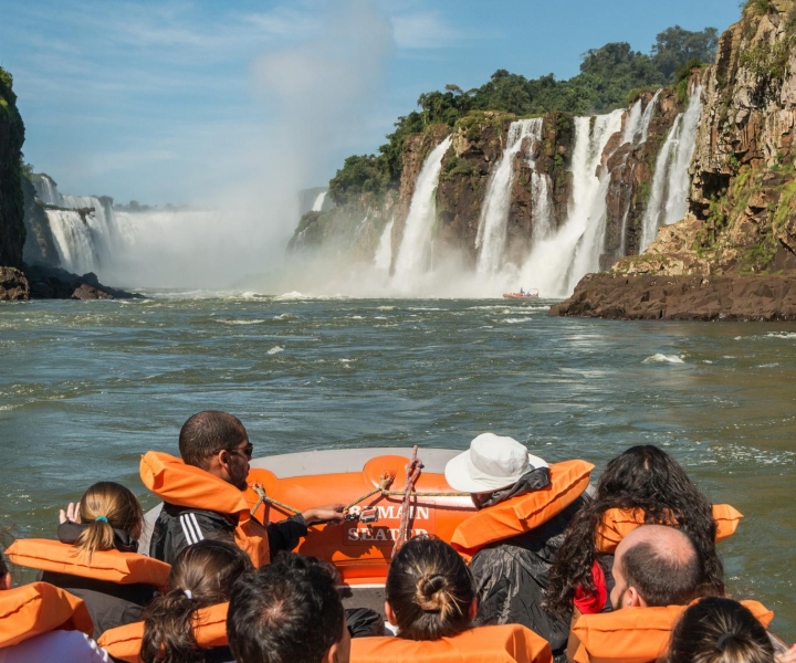 Iguassu Falls: Guided Tour & Macuco Safari on Pontoon Boats