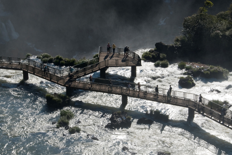 Wodospady Iguassu: Wycieczka z przewodnikiem i Safari Macuco na łodziach pontonowychWycieczka z przewodnikiem po wodospadach Iguassu: Odbiór z hoteli w Brazylii