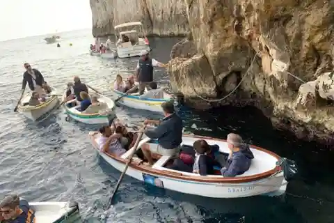 Da Sorrento: Tour di un giorno a Capri e alla Grotta Azzurra