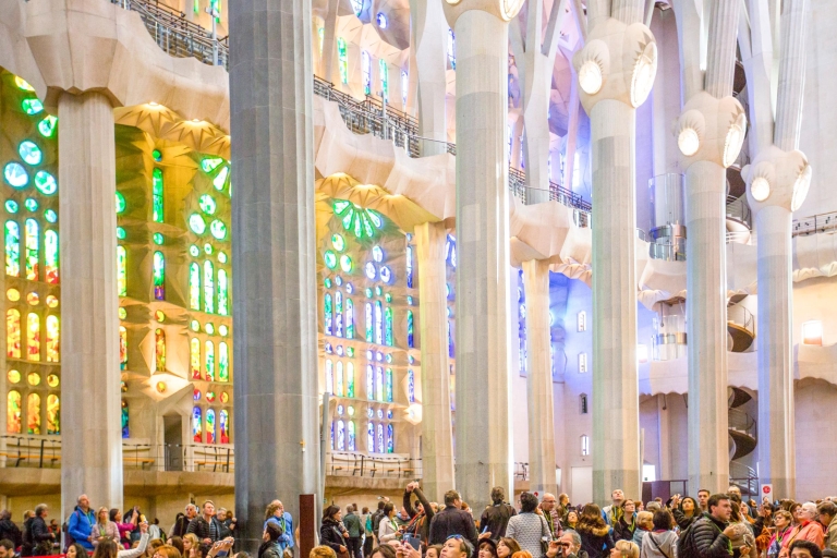 Sagrada Familia met torens & Park Güell Skip-the-line TourSagrada Familia en Park Güell: 5 uur durende rondleiding zonder wachtrij