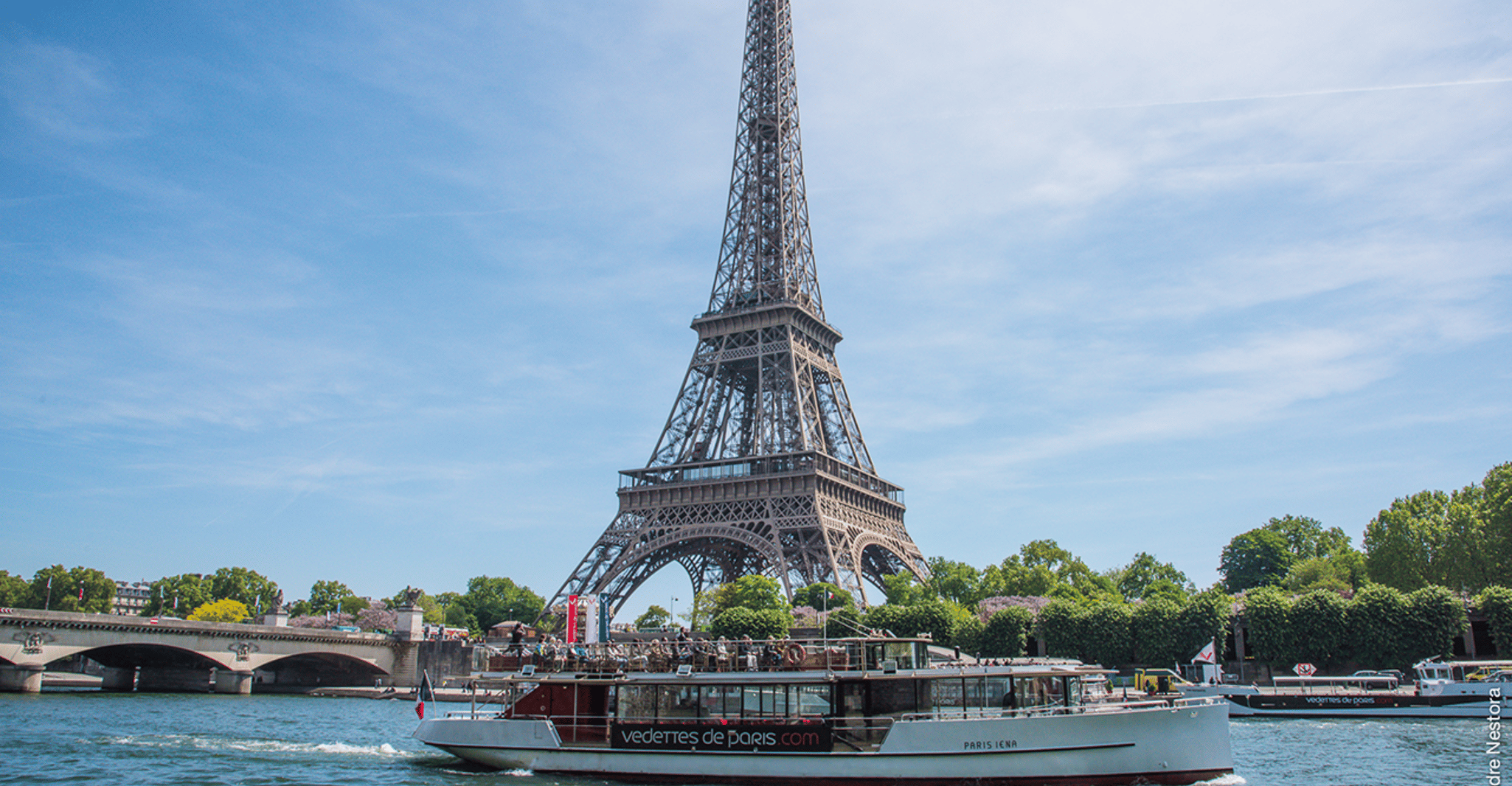 Paris, Champagne Tasting Cruise Departure from Eiffel tower - Housity