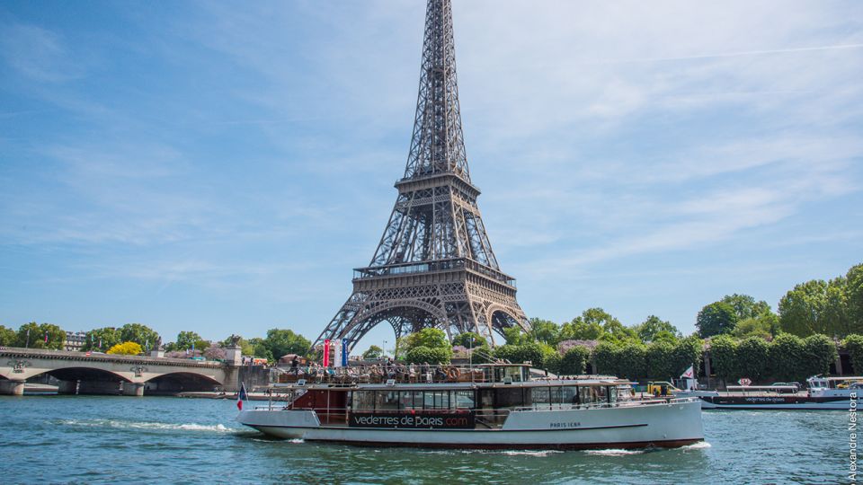 1-Hour Seine River Champagne Cruise with 3 Tastings